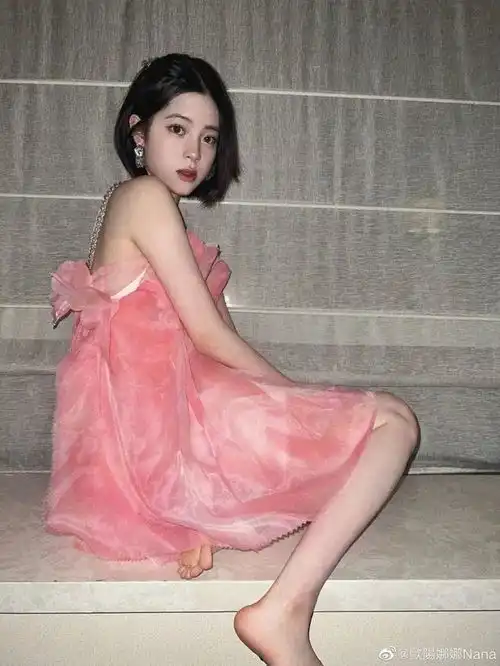 范丞丞离开欧阳娜娜,亲密私会神秘长发妹买超恋情网易订阅