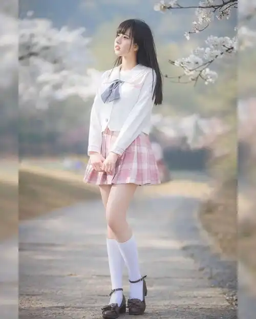 jk少女,站在唯美樱花下的jk制服,大概只在动漫中见过