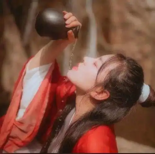 红色系ins风古风真人女生头像