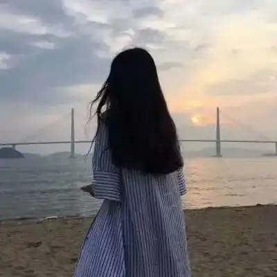 一见钟情的句子雷霆乍惊初见你那一瞬,脑里已经与你过完了一生