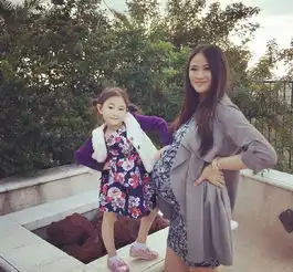 当了妈妈也要有颗少女心极品辣妈街拍必备