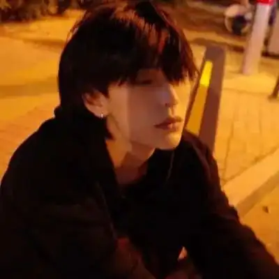 男生头像唯物主义和唯心主义的辩论,其核心思想是你