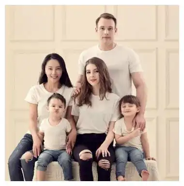 她是吴奇隆的前妻,结婚八年没有孩子,离婚后嫁老外生一儿一女