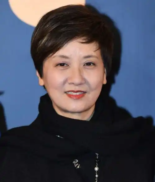 她是最美的王熙凤,却因插足别人婚姻才上位,62岁留一生遗憾