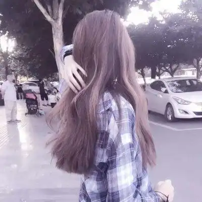 低调有内涵的小句子没人牵手,我就插兜,手插口袋,谁都不爱