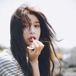 幽默段子搞笑图片头发都被你剪烂了都没见你这么伤心,我还不如一条裤子了