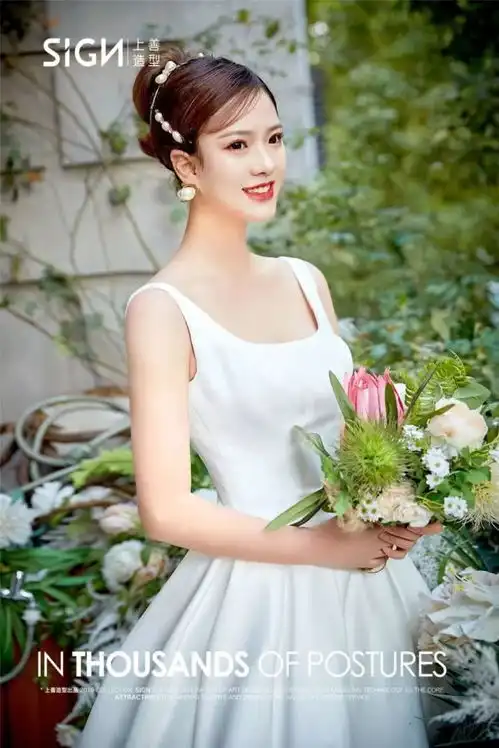 优雅轻复古造型,娇嫩美人妆