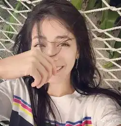 被杨幂和唐嫣相中的女孩确实够格调
