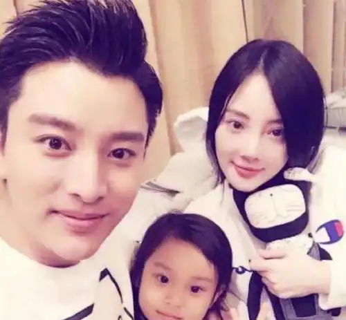 李小璐这组照片,真替贾乃亮捏把汗