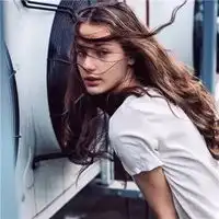 美国美女头像高冷长发的美国人美女头像