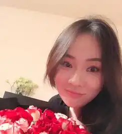 霍思燕在微博晒大捧玫瑰花,幸福溢于言表