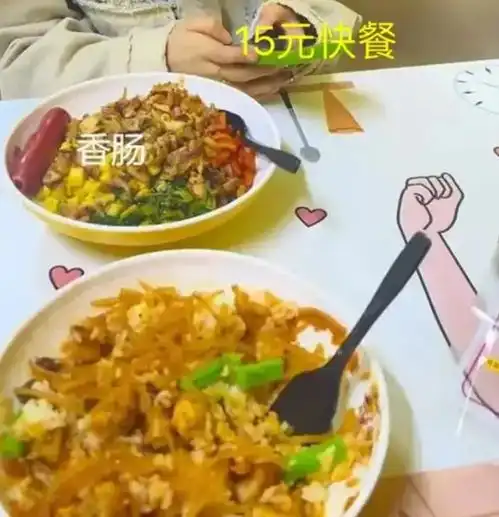 网恋情侣见面,男子请吃15元炒饭还要求去宾馆,女子想得美