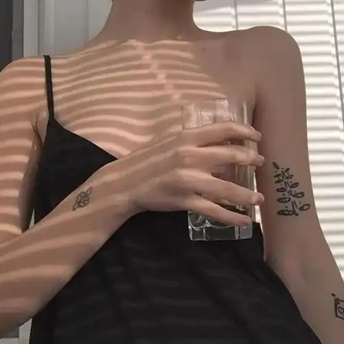 女生半身头像