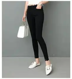 4月春天女生都爱穿紧身裤,给人一种含苞待放的美