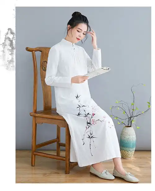 施悦名2019秋冬新款气质长款白色连衣裙文艺复古手绘连衣裙女a