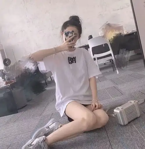 有情有义仙家铁粉患病去世,女网红开车去送对方最后一程