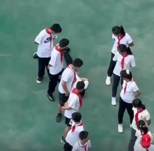 13岁女孩排练时猝死一切为效果服务