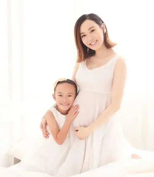 41岁女星诞下二胎,8年前未婚生下女儿,曾和张杰搭档跳过舞