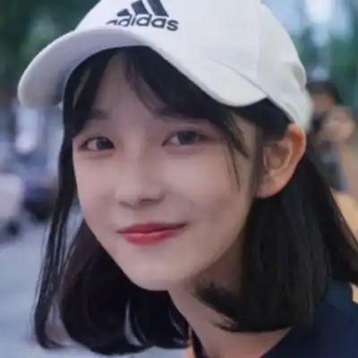 笑容灿烂的女生头像