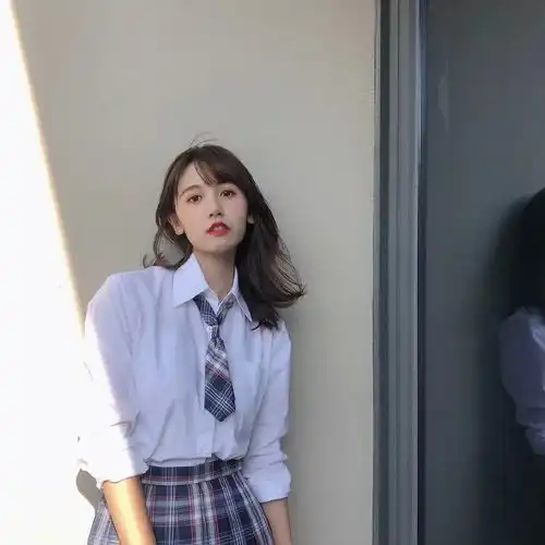 适合夏天的女生发型气质显脸小,发量少也不怕