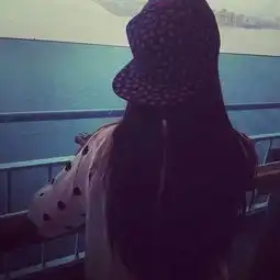 我们都不要假装自己是一个人